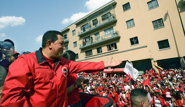 Los bríos integracionistas y revolucionarios del fallecido Hugo Chávez, apoyados en la riqueza petrolera de Venezuela han acabado sembrando la peor de las discordias en el continente. AFP