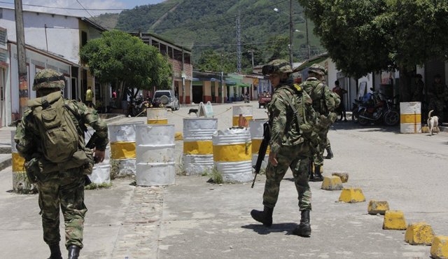 Un escenario reducido controlado por cuatro actores armados, incluida la fuerza pública. La Opinión