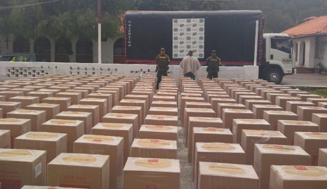 El chofer, de 38 años y natural de Pamplona, fue capturado y enfrentará cargos por el delito de favorecimiento al contrabando. Policía Nacional