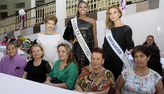 Carlos Mejía, Blanca Cecilia Rolón, Luz Marina Gómez, Dorida Aillón, María Rincón, Piedad Calderón Gamboa, Sandra Palacio y África Vera Cruz. Alfredo Estévez