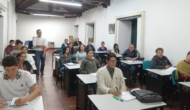 20 personas se capacitan. Roberto Ospino / La Opinión