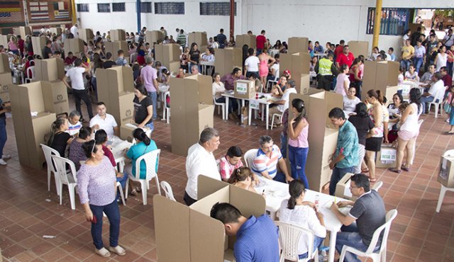 En las pasadas elecciones al Congreso, las campañas parecieron más austeras que en años anteriores, por las mismas prohibiciones y el endurecimiento de penas, frente a la entrega de dádivas para los electores.
Archivo La Opinión