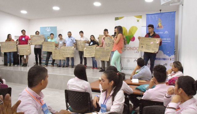 La universidad simón bolívar organizó un fin de semana de emprendimiento para reunir a diseñadores, programadores, gente de negocios y entusiastas. Cortesía