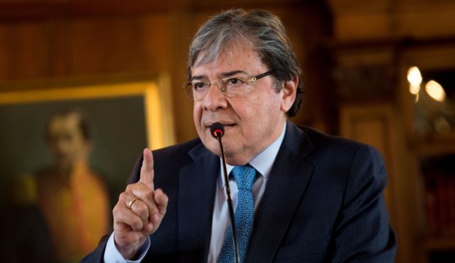 La Cancillería señaló que "rechaza la violencia en todas sus formas" y que el Gobierno "continuará actuando con base en estos principios y convicciones". Colprensa