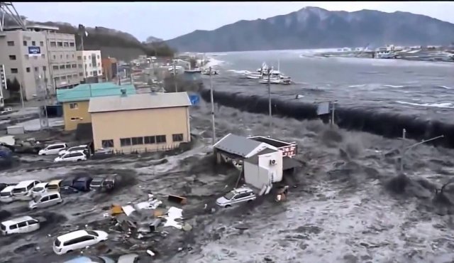 Tsunami Japón 11 de Marzo de 2011 Youtube.com