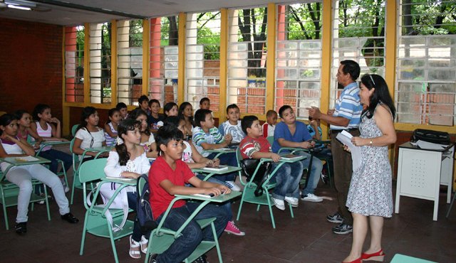 En temas como liderazgo y calidad educativa. Archivo La Opinión