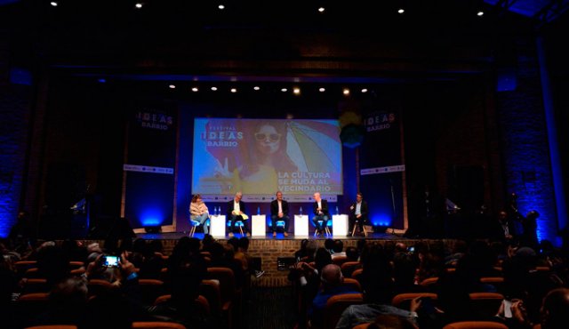 En Bogotá se llevó a cabo el Festival Ideas al Barrio es una iniciativa cultural y urbana que rescata al barrio como protagonista de la capital colombiana, fue posible gracias a la Cámara de Comercio y sus programas de emprendimiento, entre otros promotores. Presidencia