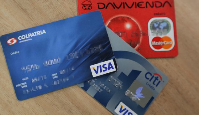 La mayor participación en tarjetas de crédito la tienen aquellos que oscilan entre los 30 a 39 años. Colprensa