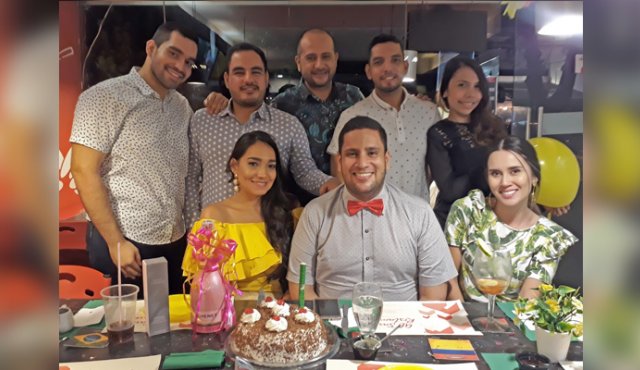 Jesús Gamboa, Cristhian Morales, Mauricio Pinzón, Leonardo Acuña y Keila Ovalle. Sentados: Julieta Vera, Sergio Pérez y Lady Angarita. Laura Correal / La Opinión