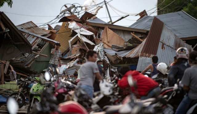 El terremoto de magnitud 7,5 frente a la isla indonesia de Sulawesi generó el viernes un tsunami de una altura de 1,5 metros. AFP
