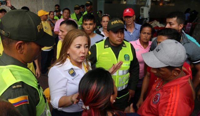 La polémica desatada por la subsecretaria de Gobierno, Sandra Roa, fue criticada por los concejales que insistieron en que su mano dura deben sentirla la criminalidad y las mafias que se apropiaron la ciudad.
Cortesía