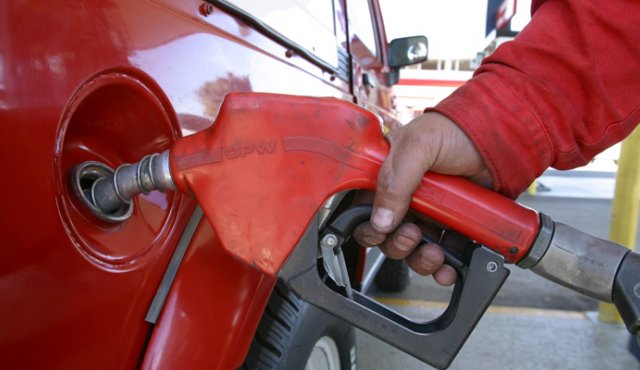 Así lo anunció el Ministerio de Minas y Energía, que explicó que el aumento obedece a los recientes incrementos en el mercado internacional del crudo y los refinados. Colprensa