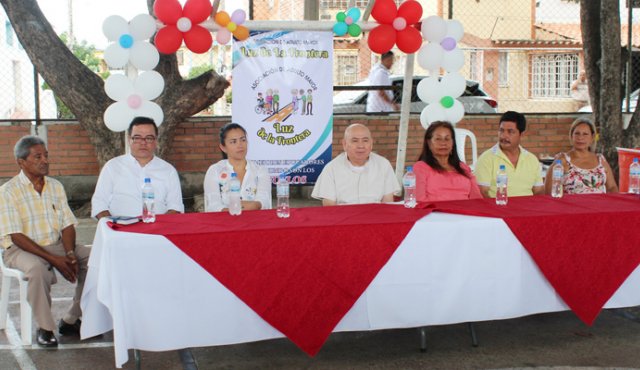 Ángel Rodríguez, Richard Alzate Becerra, Lady Morales Sarmiento, secretaria de Desarrollo Social del Departamento, el padre José Manuel Díaz, párroco de San Judas Tadeo de El Escobal, Nubia Vargas, presidenta de la asociación, Edgar Giraldo, Edil de la Comuna 4 y Rosa Sanabria, secretaria. Cortesía