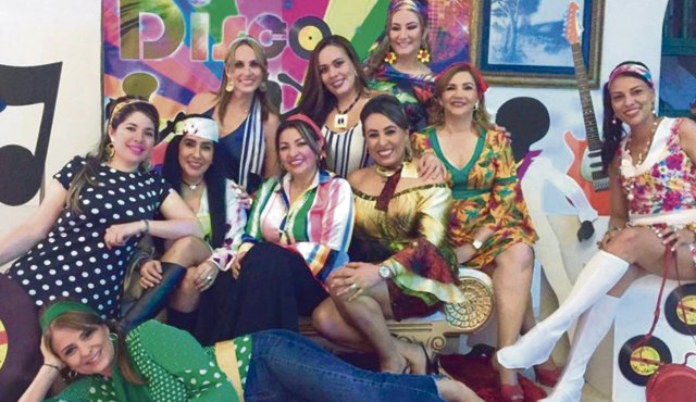 Soraya Torres, María Juliana Verdún y Tatiana Gabina. Sentadas: María Auxiliadora Perdiz, Lola Parra, Ana María Pérez, Francy Archila, Nancy Bustos y Patricia Siaolis. En el piso, Clara Cuadros. Especial para La Opinión