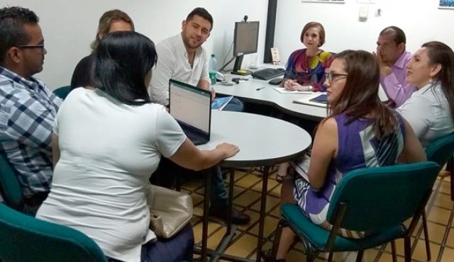 Jaime Borrero del Valle, director de Inclusión productiva del Departamento de Prosperidad Social, estuvo reunido en la oficina de la dirección regional para analizar las asociaciones preseleccionadas del programa Emprendimiento colectivo. Cortesía