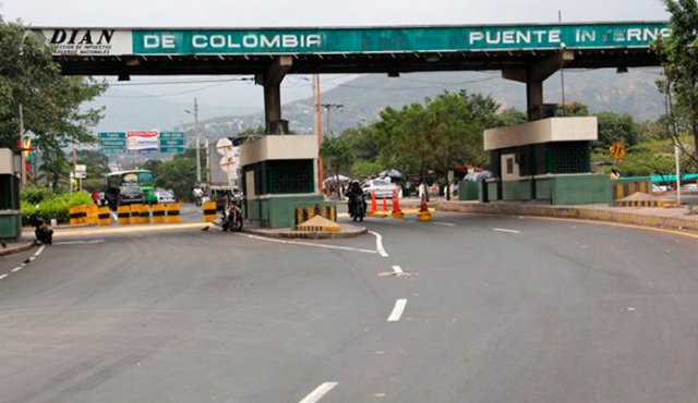 El transporte de carga se retomó por los puentes internacionales Francisco de Paula Santander que conecta a Cúcuta con Ureña y el Simón Bolívar que colinda con San Antonio. Archivo