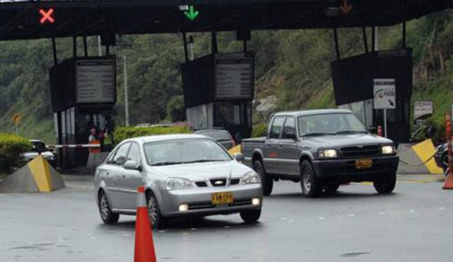 El Ministerio de Transporte en coordinación con la Agencia Nacional de Seguridad Vial, la Superintendencia de Puertos y Transporte y la Policía presentaron el dispositivo para este puente. Colprensa