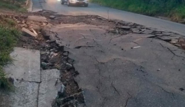 Seis corredores viales resultaron con problemas en la capa asfáltica. Archivo