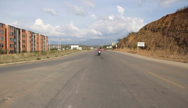 frente a la entrada del barrio Simón Bolívar. Archivo La Opinión
