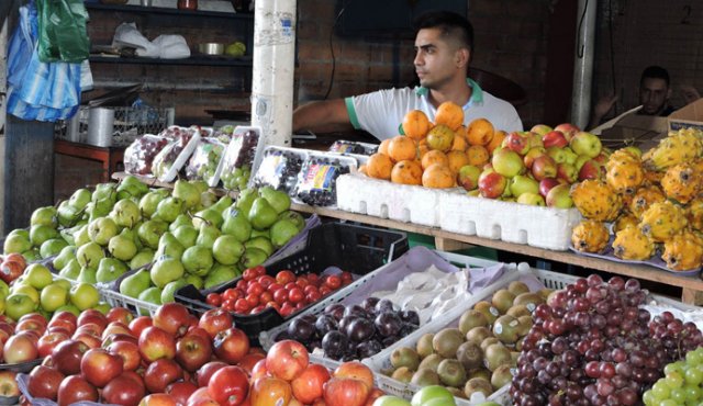 Los mayoristas aseguraron que se han visto obligados a comprarle a los productores locales.
Daniel Villán / La Opinión
