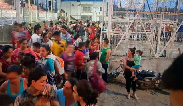 Las familias desplazadas son atendidas en el casco urbano de Hacarí. Cortesía