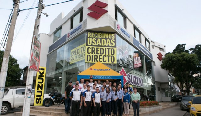 En la foto el grupo de colaboradores y directivos. Cortesía