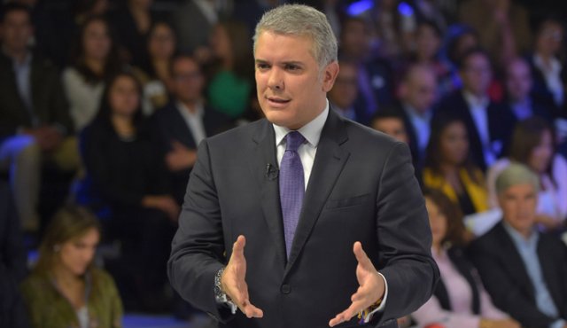 El presidente dijo que está a la espera de que la Corte le haga la solicitud de convocar una terna para nombrar un fiscal ad hoc.
Colprensa