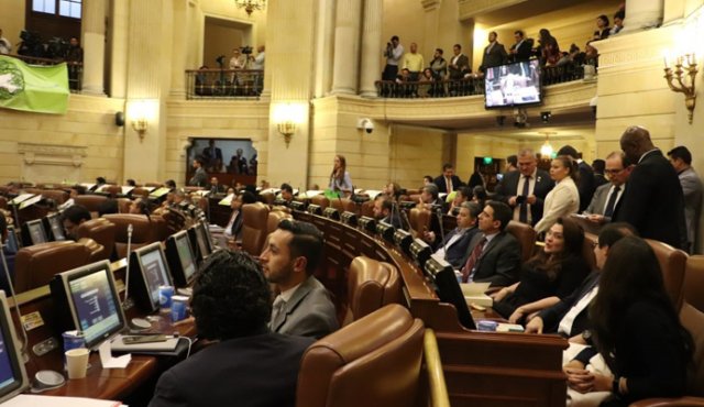 Los citantes centraron el debate en que el Gobierno de Duque está incumpliendo en lo referente a las víctimas.
Colprensa