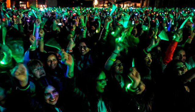 Fueron en total 4.394 luces brillando al mismo tiempo. AFP