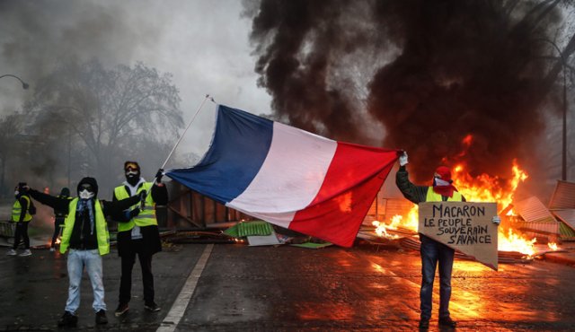 136.000 personas participaron en el tercer sábado de protestas organizadas en el conjunto del territorio francés por los "chalecos amarillos"
AFP