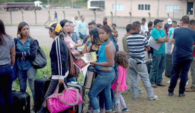 La multiplicación de llegadas por la frontera terrestre dejó los servicios públicos del estado de Roraima al borde del colapso. Archivo