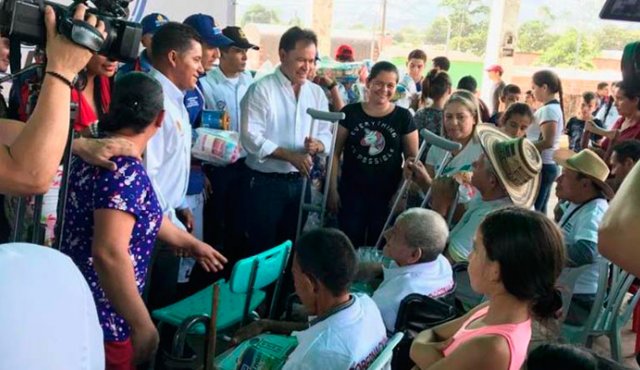 El gobernador entregó unos 400 componentes nutricionales como parte del programa integral del Adulto Mayor. Cortesía