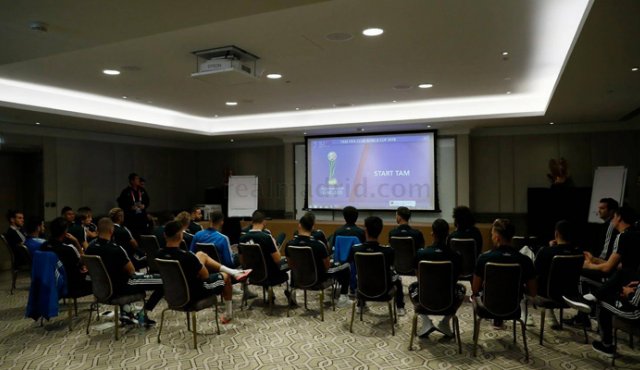 La charla fue ofrecida por el instructor de FIFA Óscar Julián Ruiz. Real Madrid