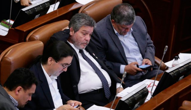 La reforma establece que quienes hayan cometidos delitos de narcotráfico y secuestro no podrán ser indultados ni gozar de elegibilidad política. Colprensa