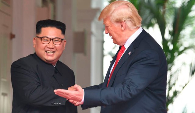 A pesar de la cordialidad reinante en el histórico encuentro de Donald Trump, presidente de Estados Unidos, y el líder norcoreano Kim Jong Un, en junio pasado en Singapur, los analistas coinciden en que son pocos los avances registrados en la relación bilateral. Archivo