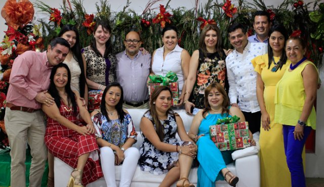 Directivos, profesores y personal administrativo. Cortesía