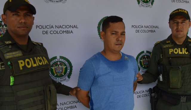 Felipe Marlon Alirio Peñaranda tiene 28 años. Policía