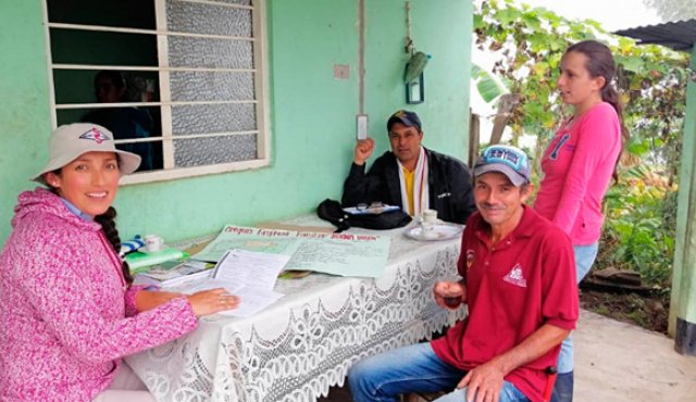 La semana pasada, funcionarios del Comité Departamental de Cafeteros visitaron a los productores para la auditoría externa del programa ‘C.A.F.É practices’. Cortesía