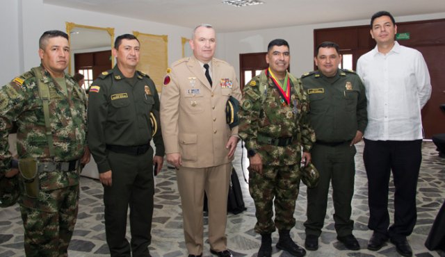 El teniente coronel Camilo Vargas, coronel George Quintero, comandante de la Policía de Norte de Santander; coronel Rodolfo Morales Franco, general Antonio María Beltrán Díaz, el coronel Javier Barrera, comandante de la Mecuc y Luis Fernando Niño.
Alfredo Estévez / La Opinión