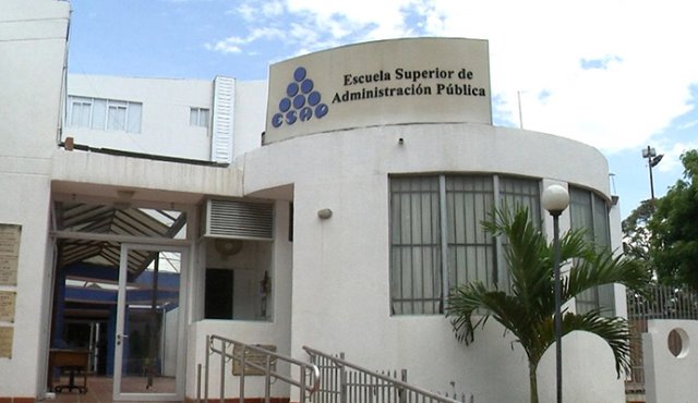 El Gobierno Nacional anunció que financiará la capacitación y formación de 500 servidores públicos. Twitter