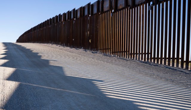 Ya en noviembre, Trump había amenazado con cerrar la frontera sur como respuesta a la caravana de miles de centroamericanos que buscaban cruzar desde México hacia Estados Unidos. AFP