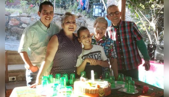 Acompañado de sus familiares. Cortesía