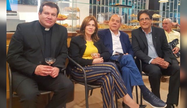 Se dispuso un brindis para los invitados. Cortesía
