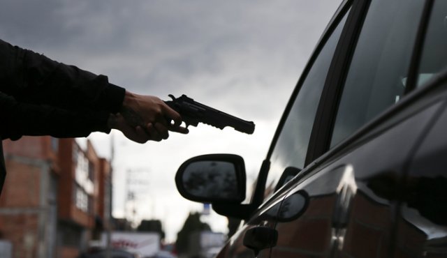 Otro dato del informe fue que en promedio, cada hora de diciembre del año pasado, fue asesinado un colombiano en el país. Colprensa