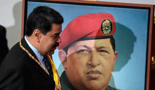 "Yo voy a gobernar este país seis años más (...) aprovechemos estos seis años para hacer de esta economía una economía boyante", dijo Maduro ante la oficialista Asamblea Nacional Constituyente. AFP