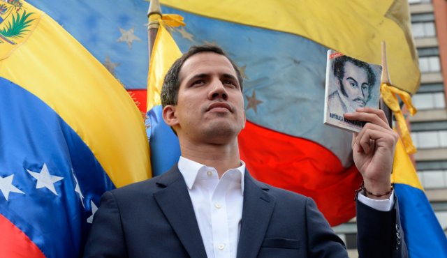 Juan Guaidó, líder de la Asamblea Nacional de Venezuela, se proclamó presidente interino de ese país. AFP