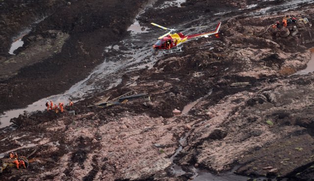 Los organismos de rescate trabajan en el lugar. AFP