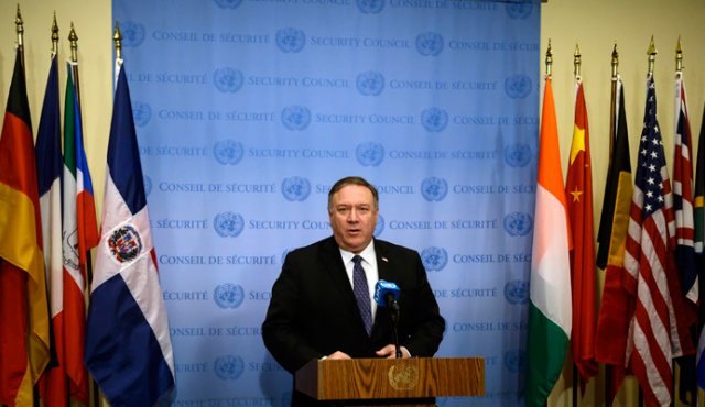 El secretario de estado de los EE. UU., Mike Pompeo, habla a la prensa después de asistir a una reunión del consejo de seguridad de las Naciones Unidas sobre Venezuela. AFP