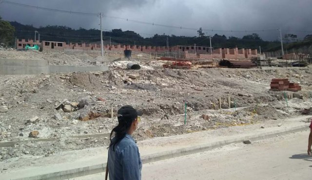 Al proyecto de reasentamiento le faltan 288 viviendas por construir, pero también están pendientes otras obras y los equipamientos prometidos por el Gobierno Nacional.
Cortesía