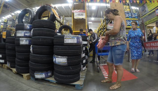 A pesar de la escasez de repuestos que hay en Venezuela, las ventas mermaron por culpa del contrabando de partes y las dificultades aduaneras para la importación de estas piezas.
Archivo